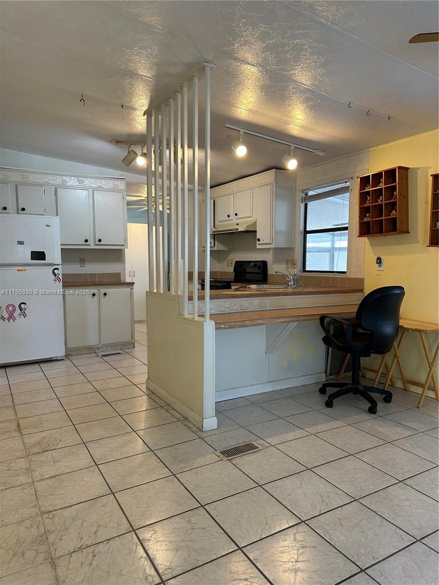 2440 SW 51st St