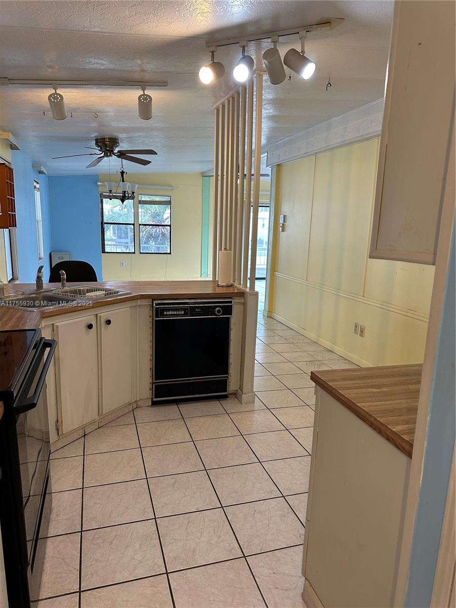 2440 SW 51st St