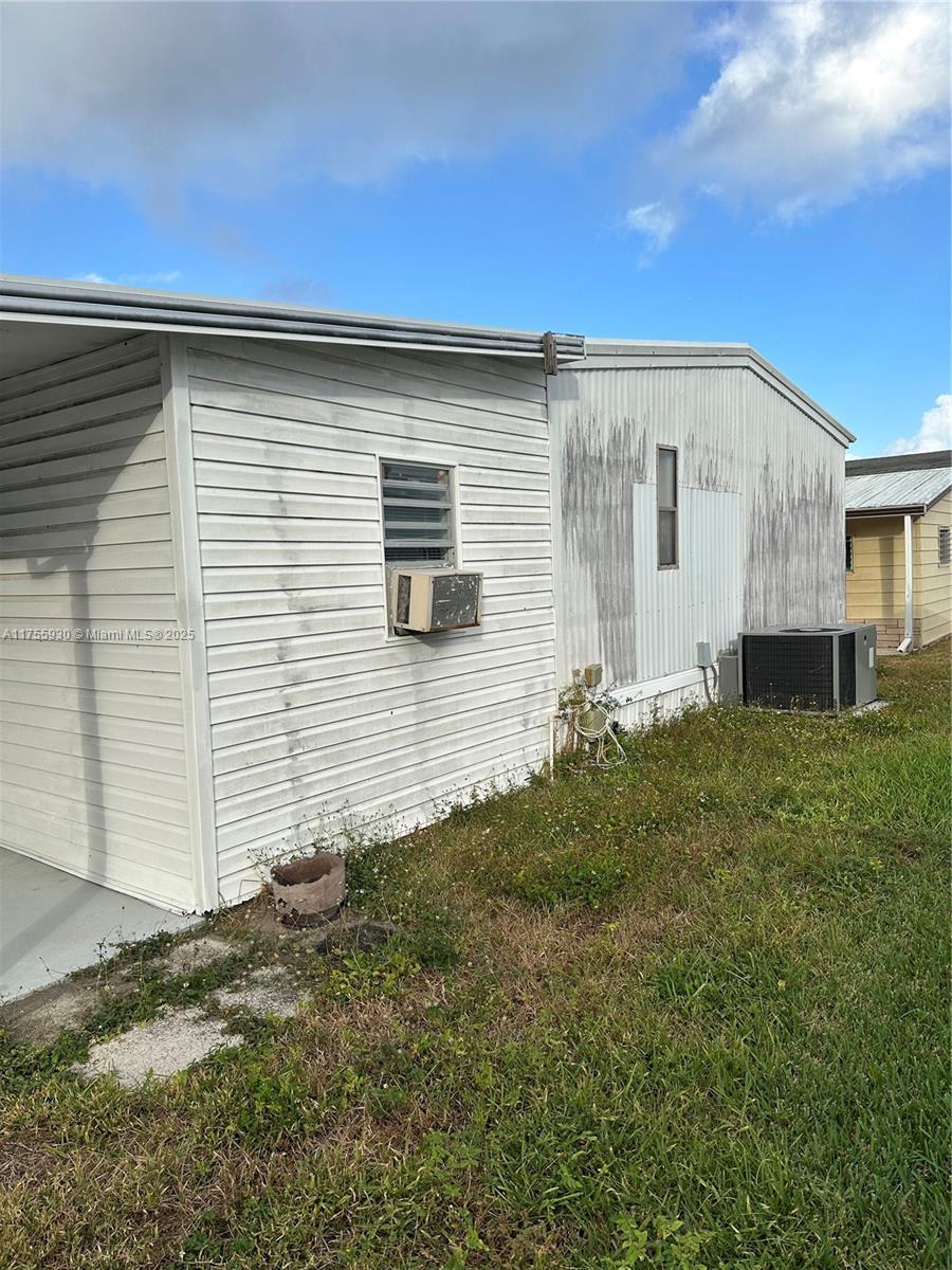 2440 SW 51st St