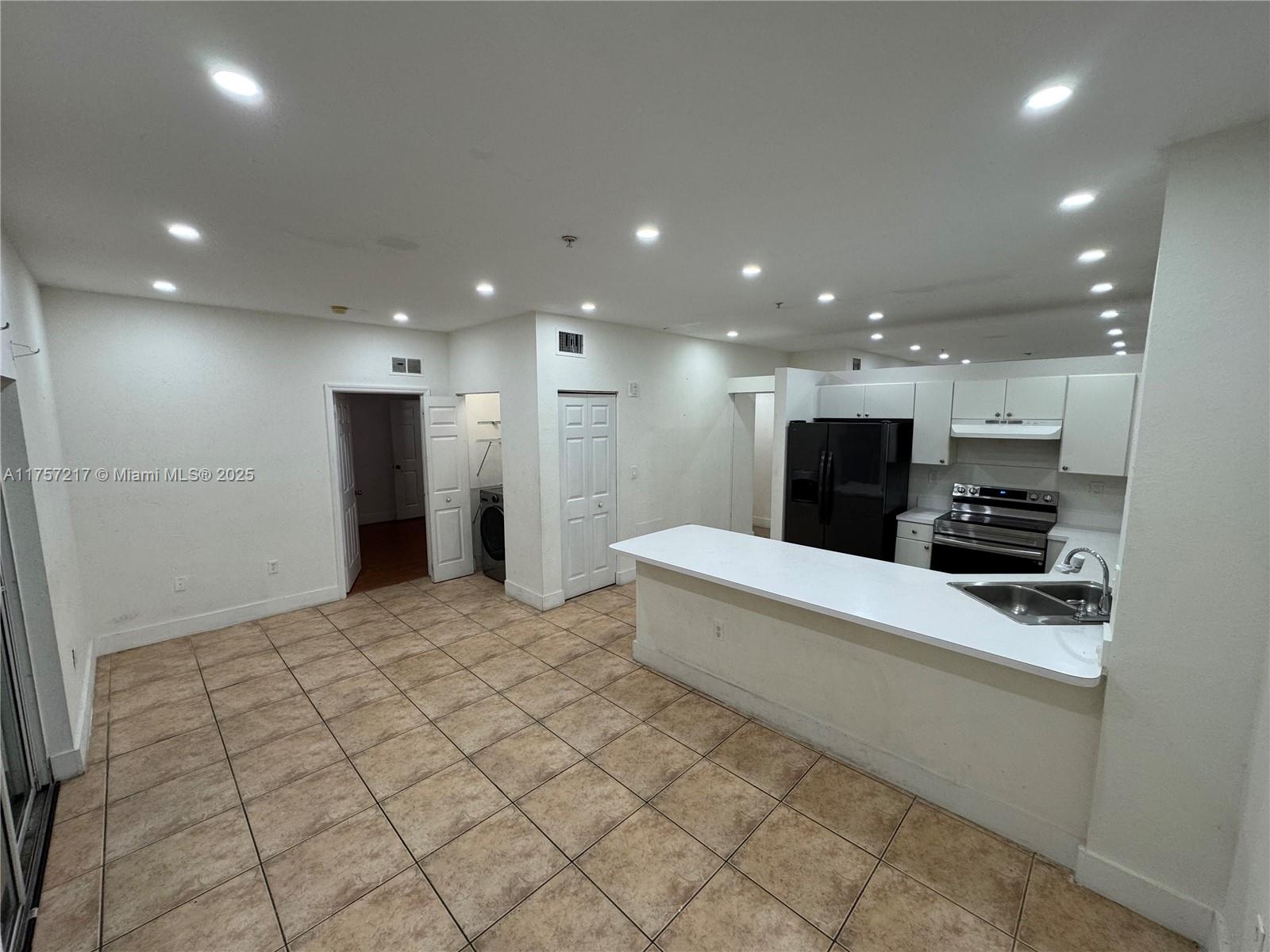 6940 NW 179th St # 7 Unit: 204-7