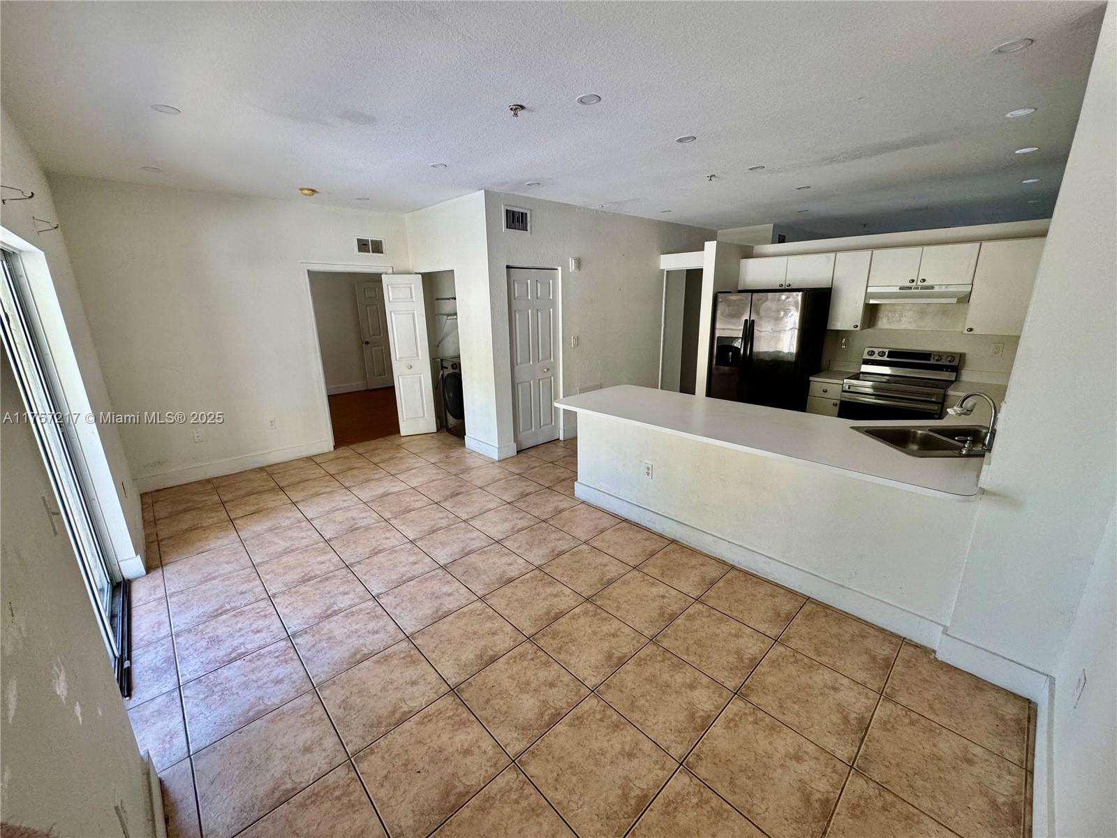 6940 NW 179th St # 7 Unit: 204-7