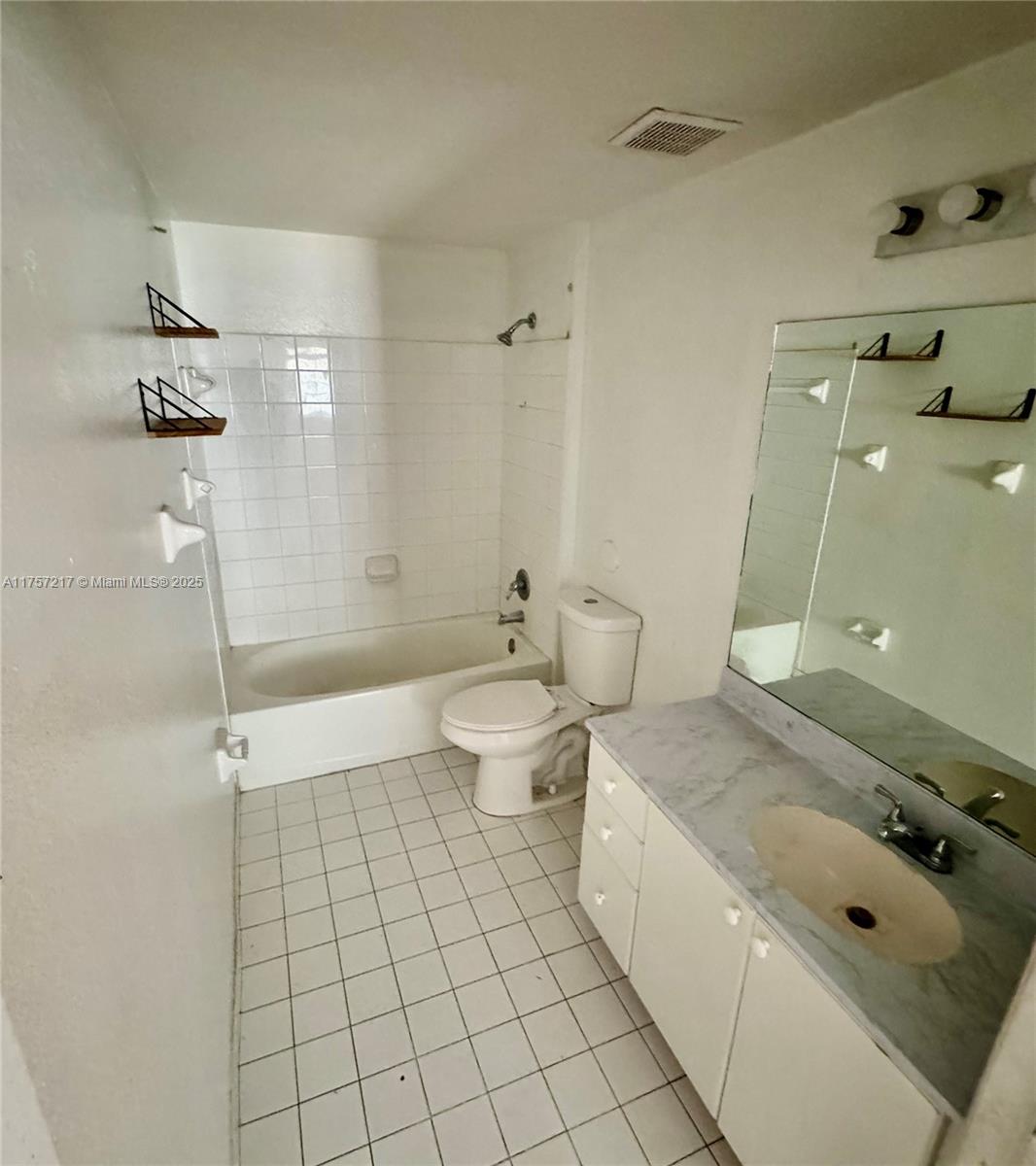 6940 NW 179th St # 7 Unit: 204-7
