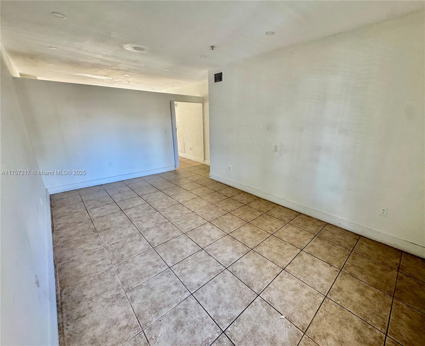 6940 NW 179th St # 7 Unit: 204-7