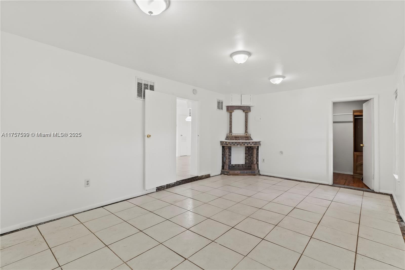5880 NW 16th