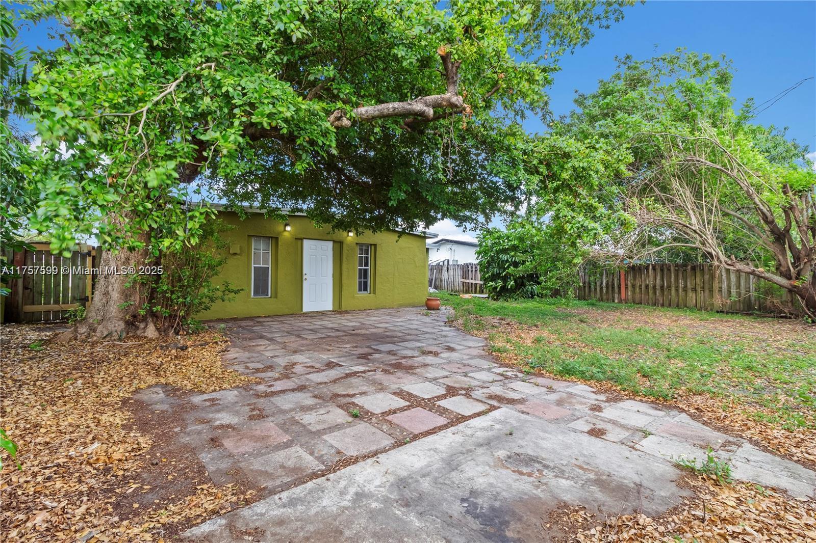 5880 NW 16th
