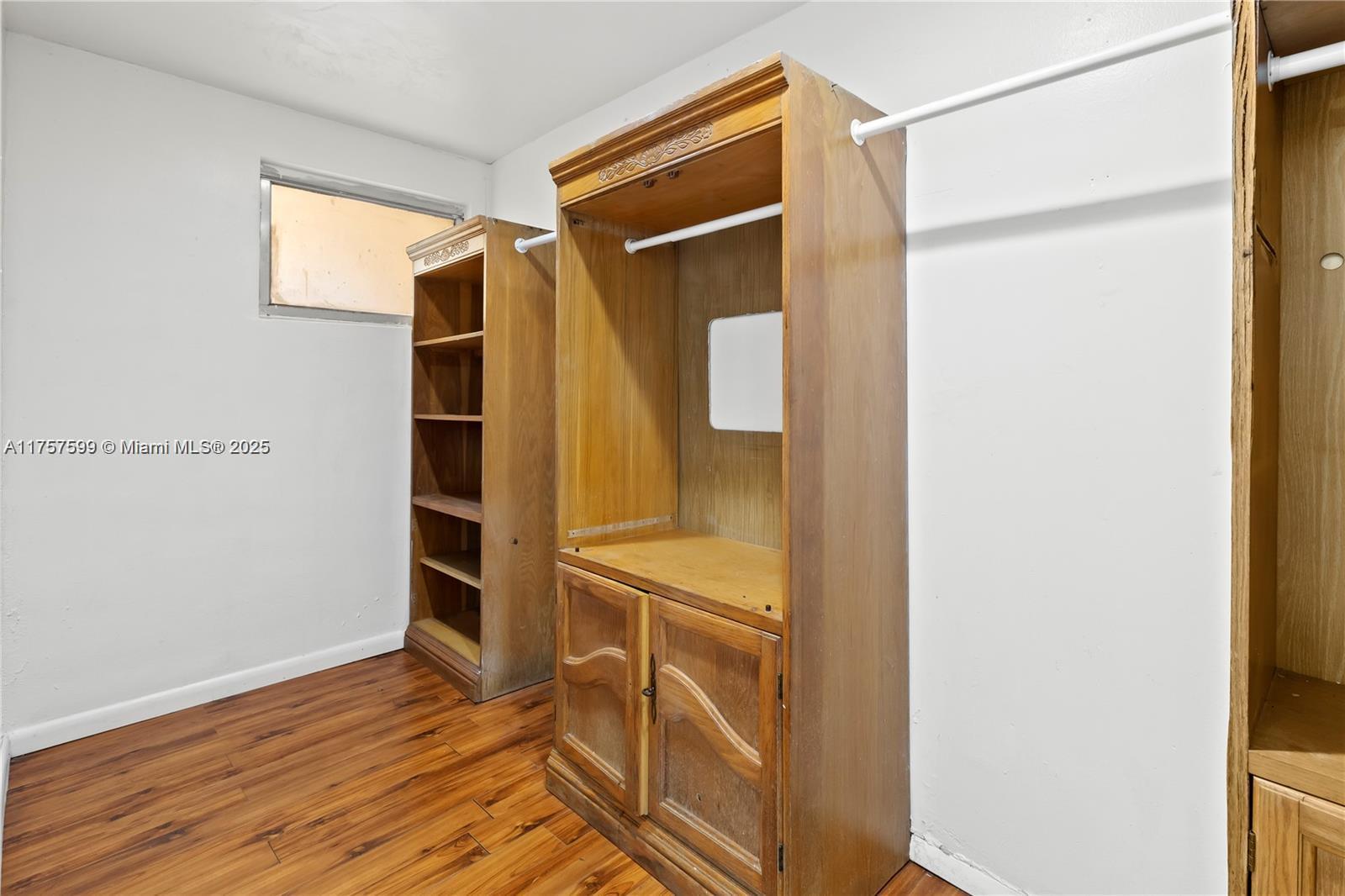 5880 NW 16th