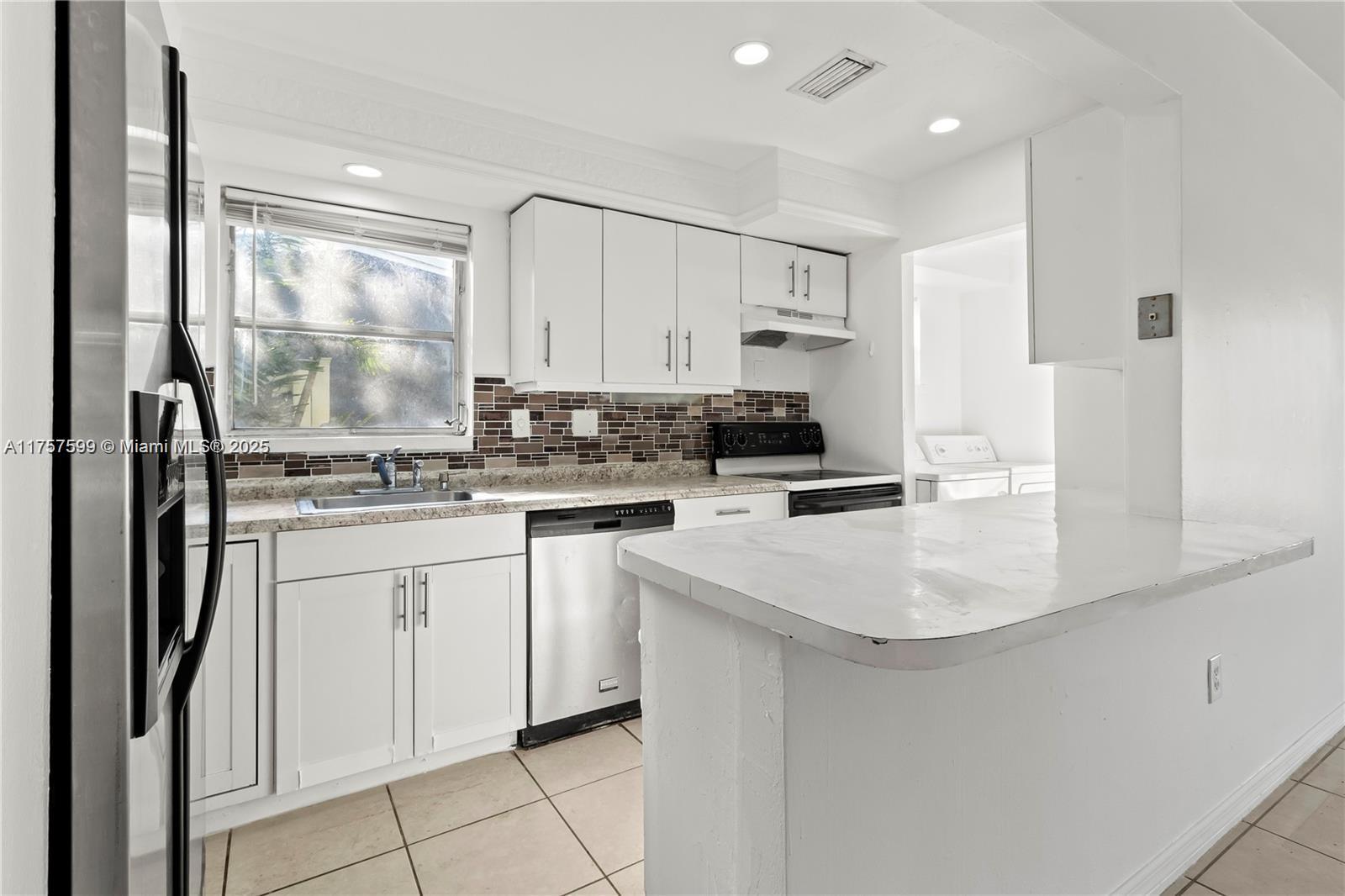 5880 NW 16th
