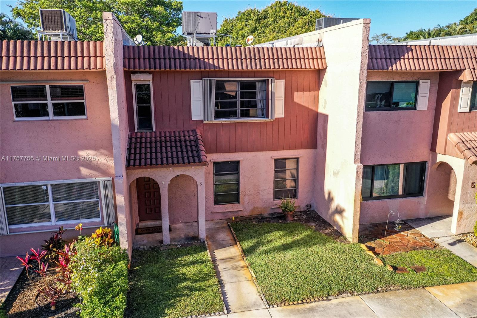 6 Madrid Ln # 18 Unit: 7-18
