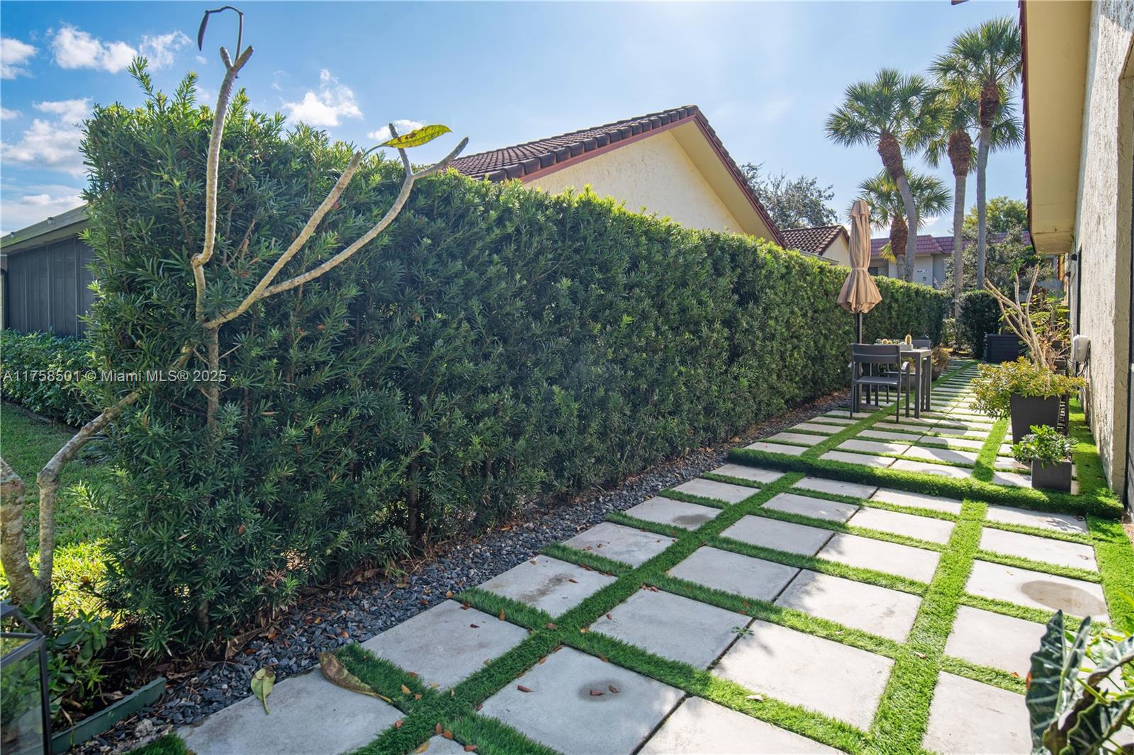 16221 Laurel Dr # 19