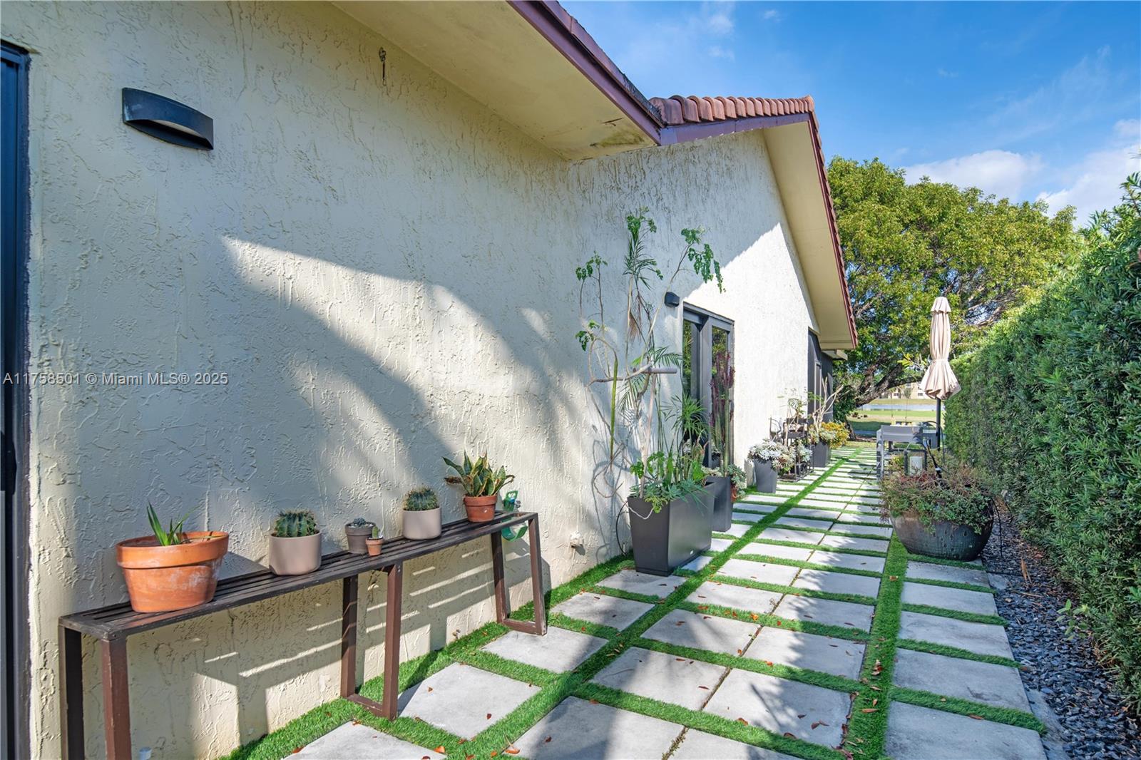 16221 Laurel Dr # 19