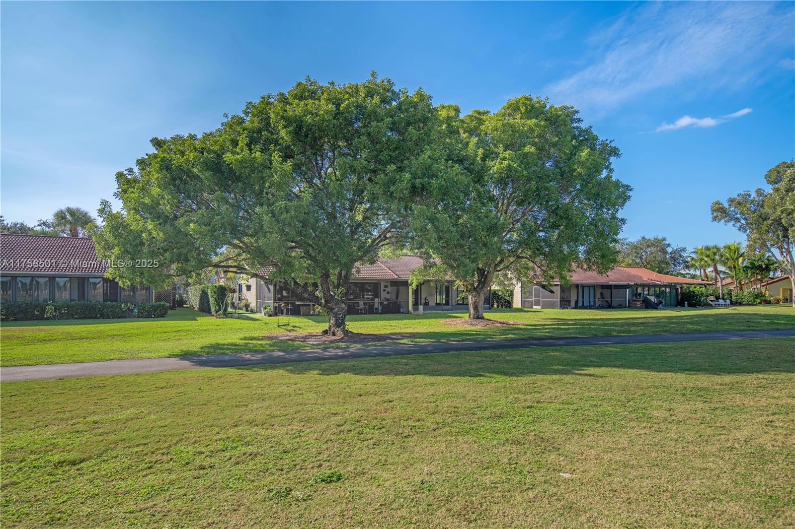 16221 Laurel Dr # 19