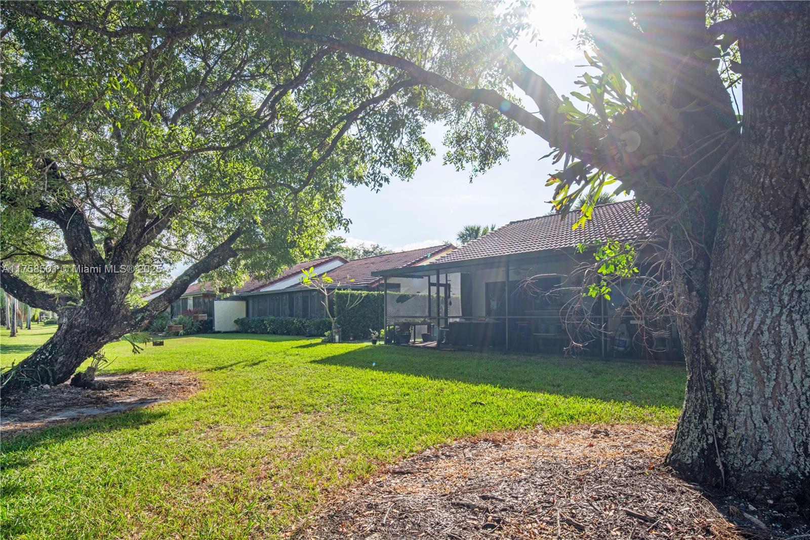 16221 Laurel Dr # 19