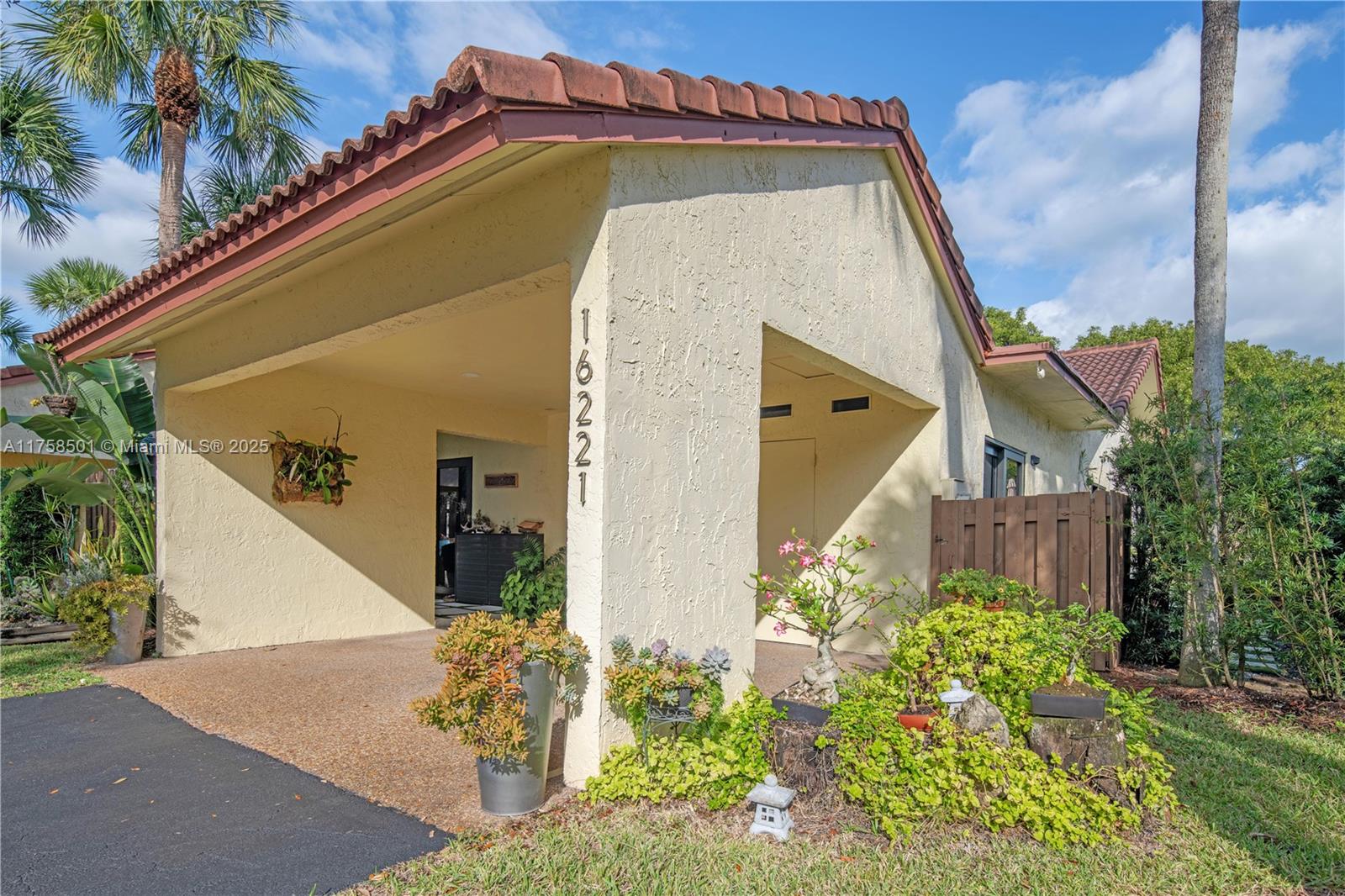 16221 Laurel Dr # 19
