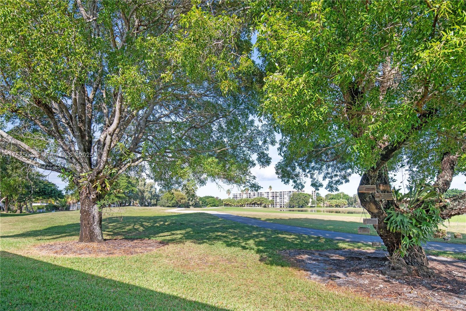 16221 Laurel Dr # 19