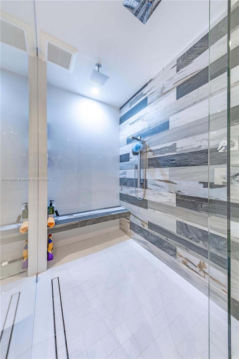 16221 Laurel Dr # 19