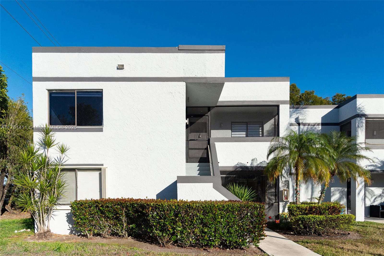 153 Lakeview Dr # 201