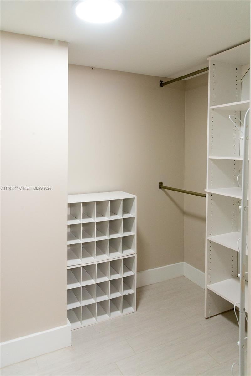 153 Lakeview Dr # 201