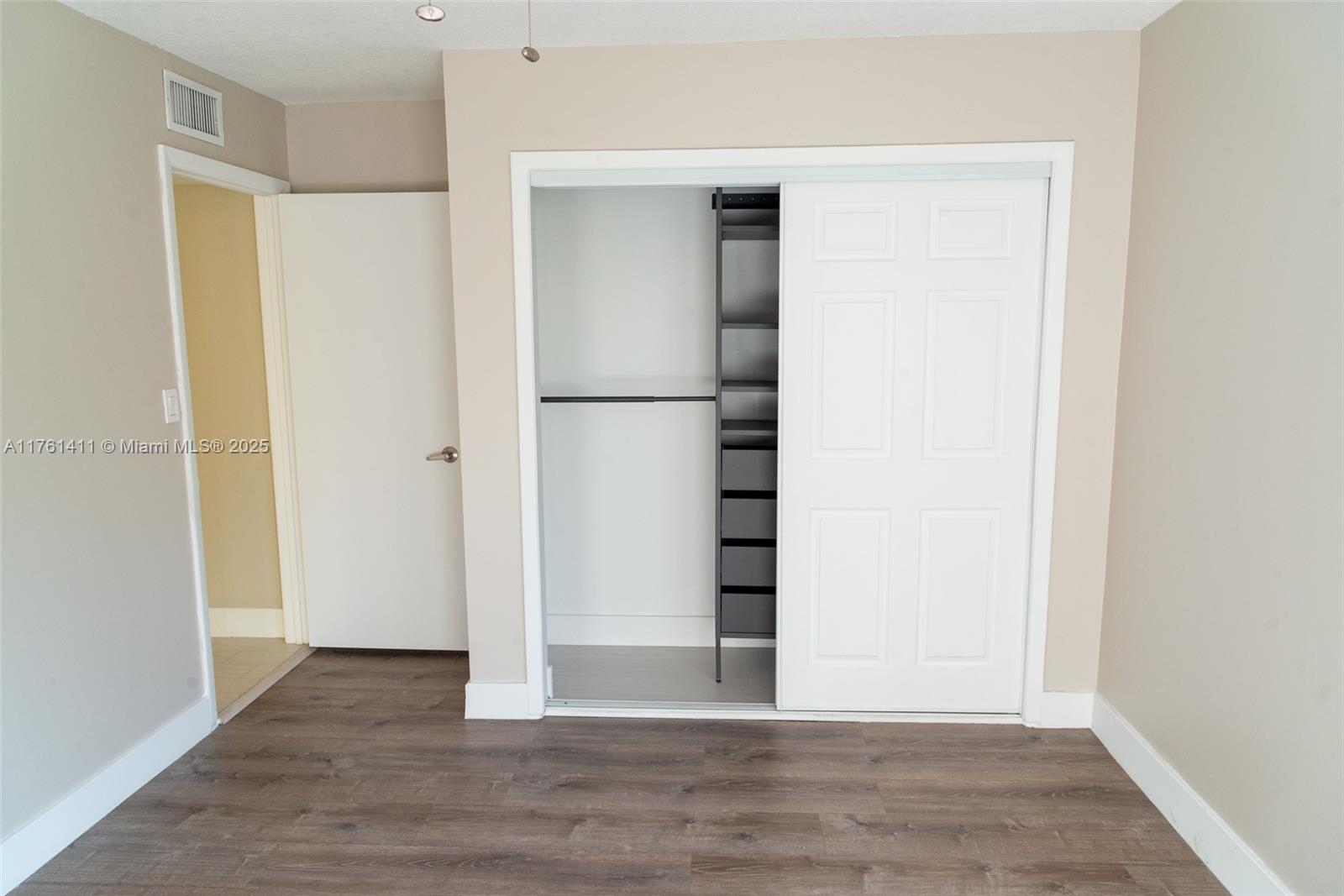 153 Lakeview Dr # 201