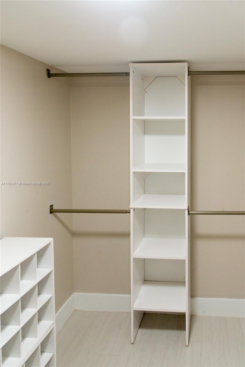 153 Lakeview Dr # 201