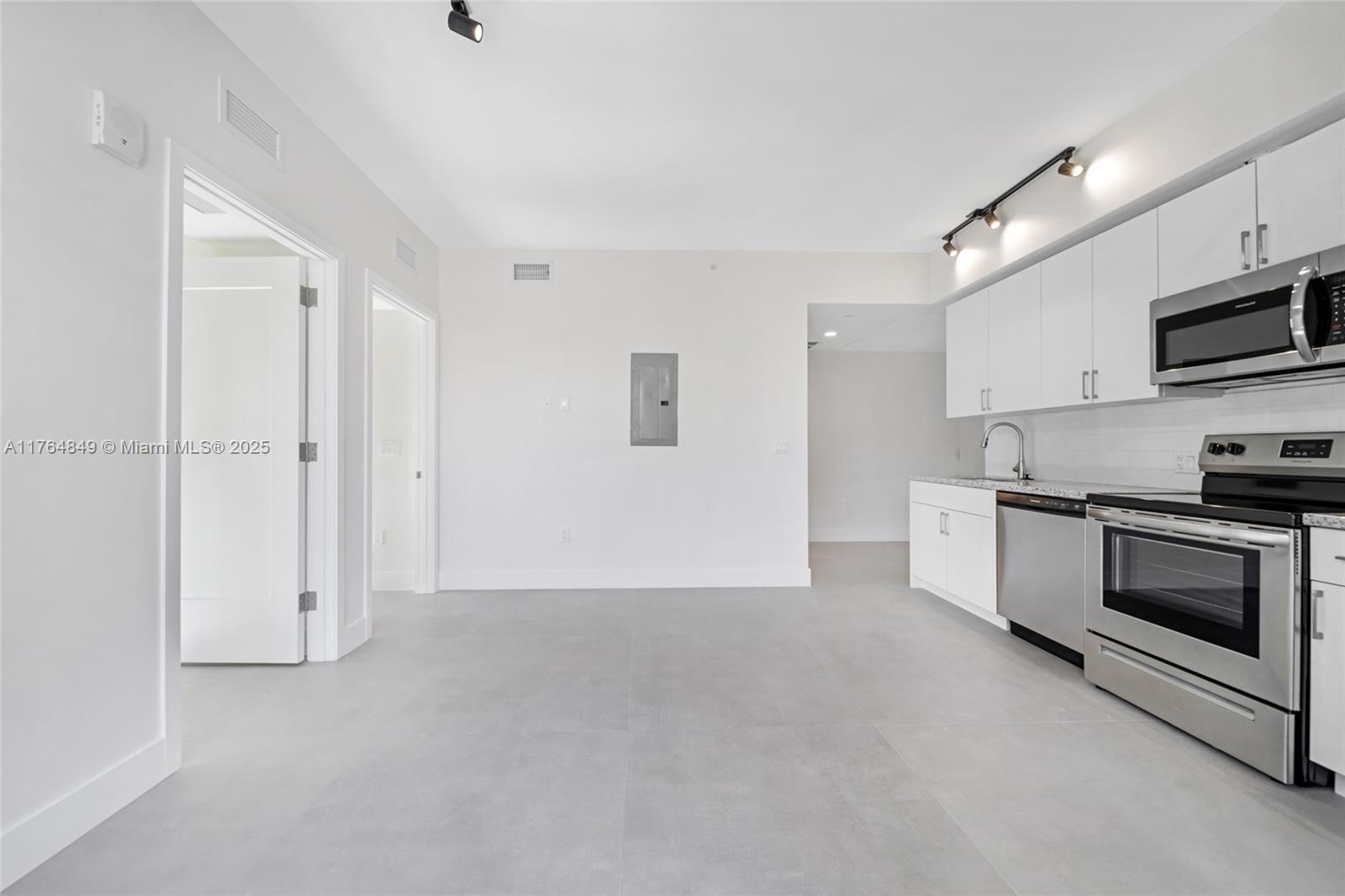 1536 NW 15th Ave # 206