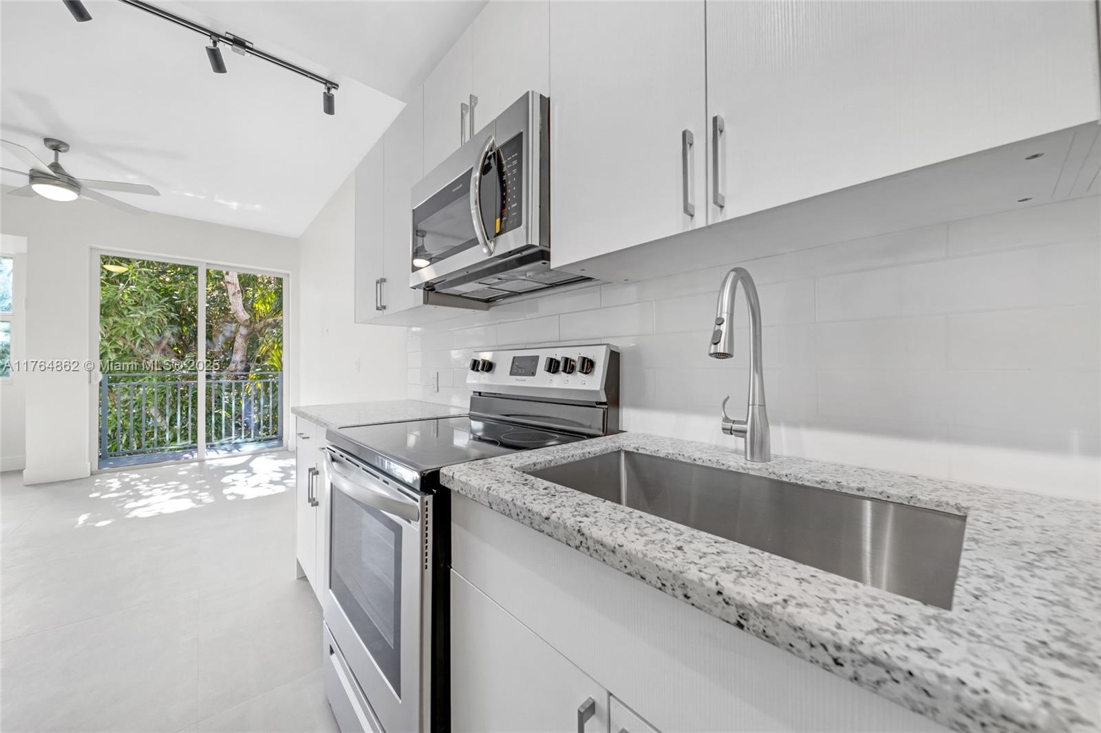 1536 NW 15th Ave # 203