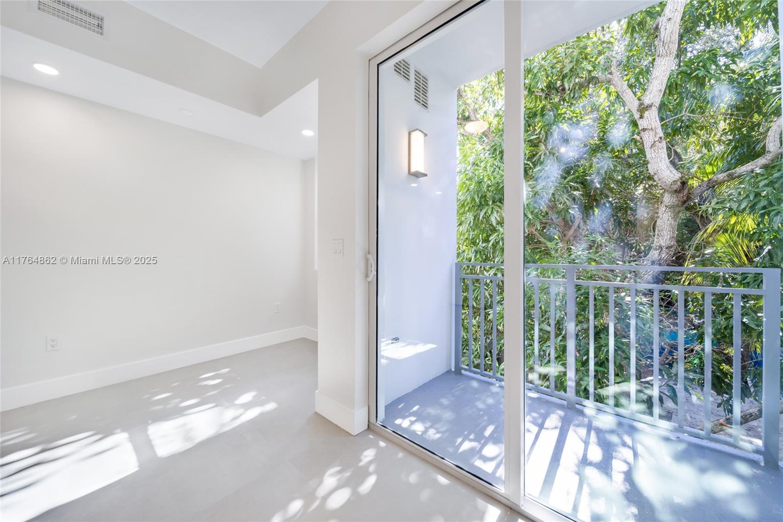 1536 NW 15th Ave # 203