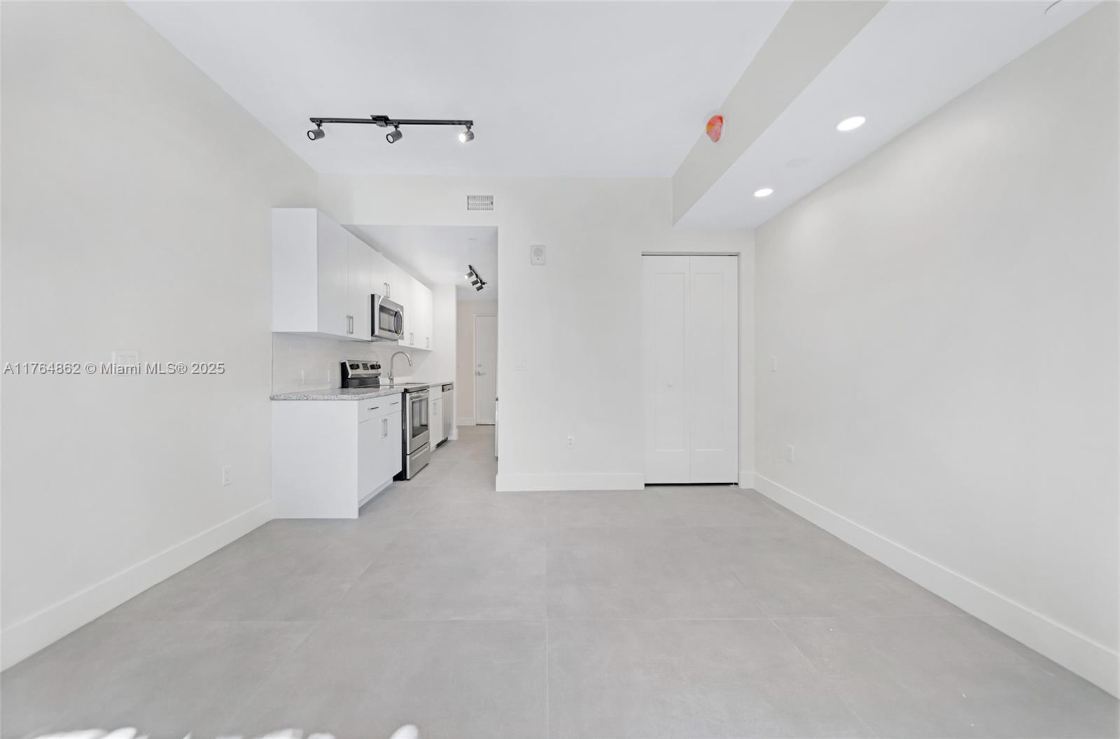 1536 NW 15th Ave # 203