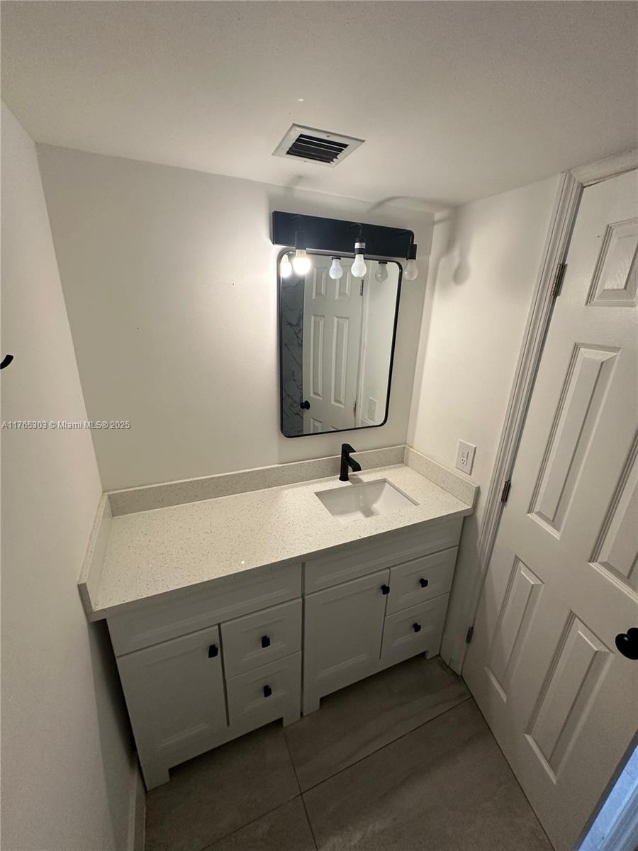 4111 Stirling Rd # 202