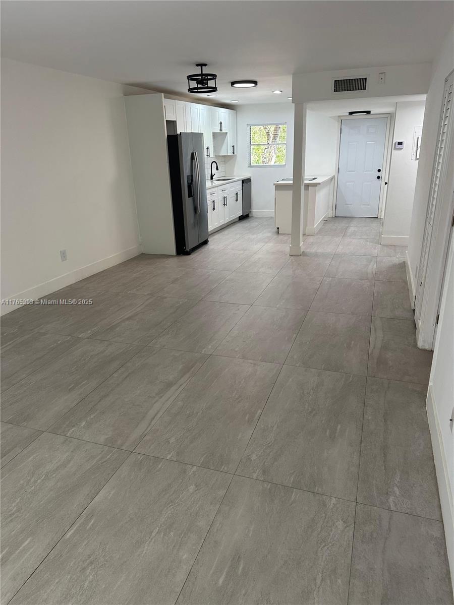 4111 Stirling Rd # 202