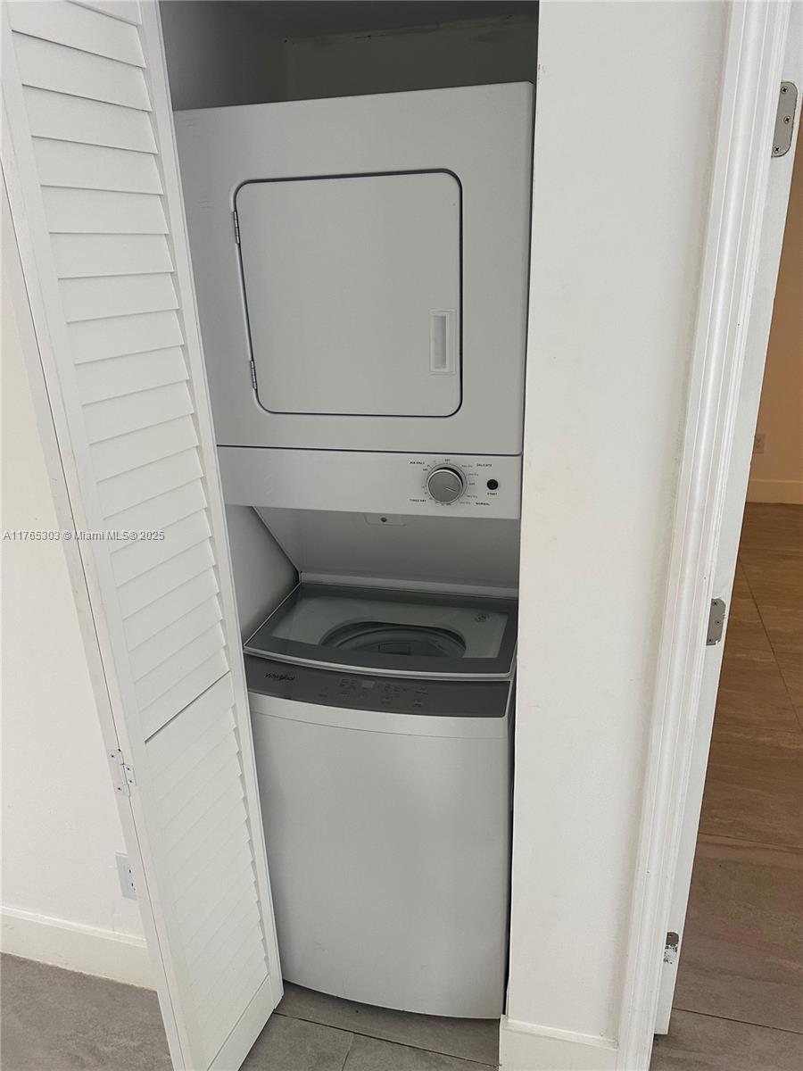 4111 Stirling Rd # 202