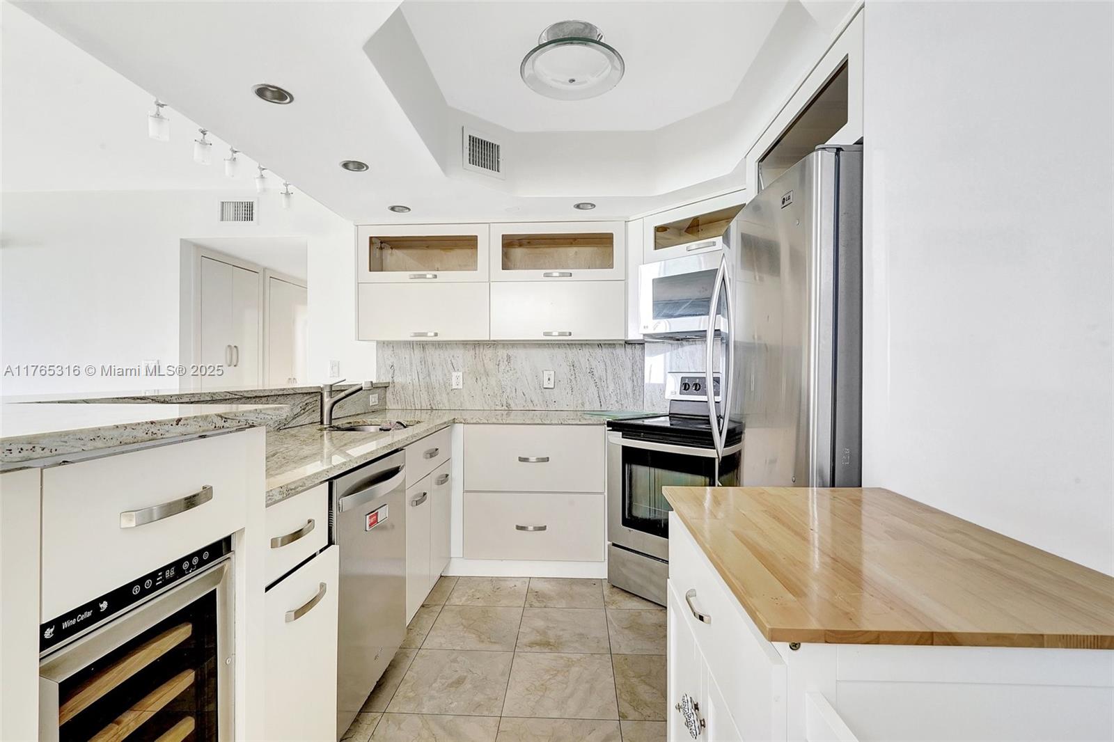 8911 Collins Ave # 605