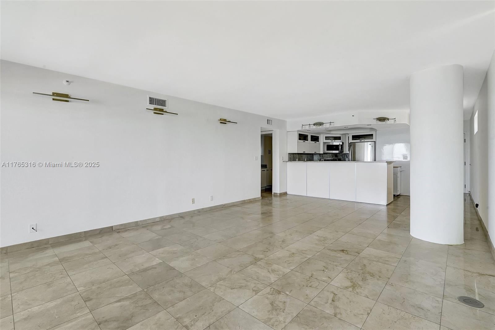 8911 Collins Ave # 605