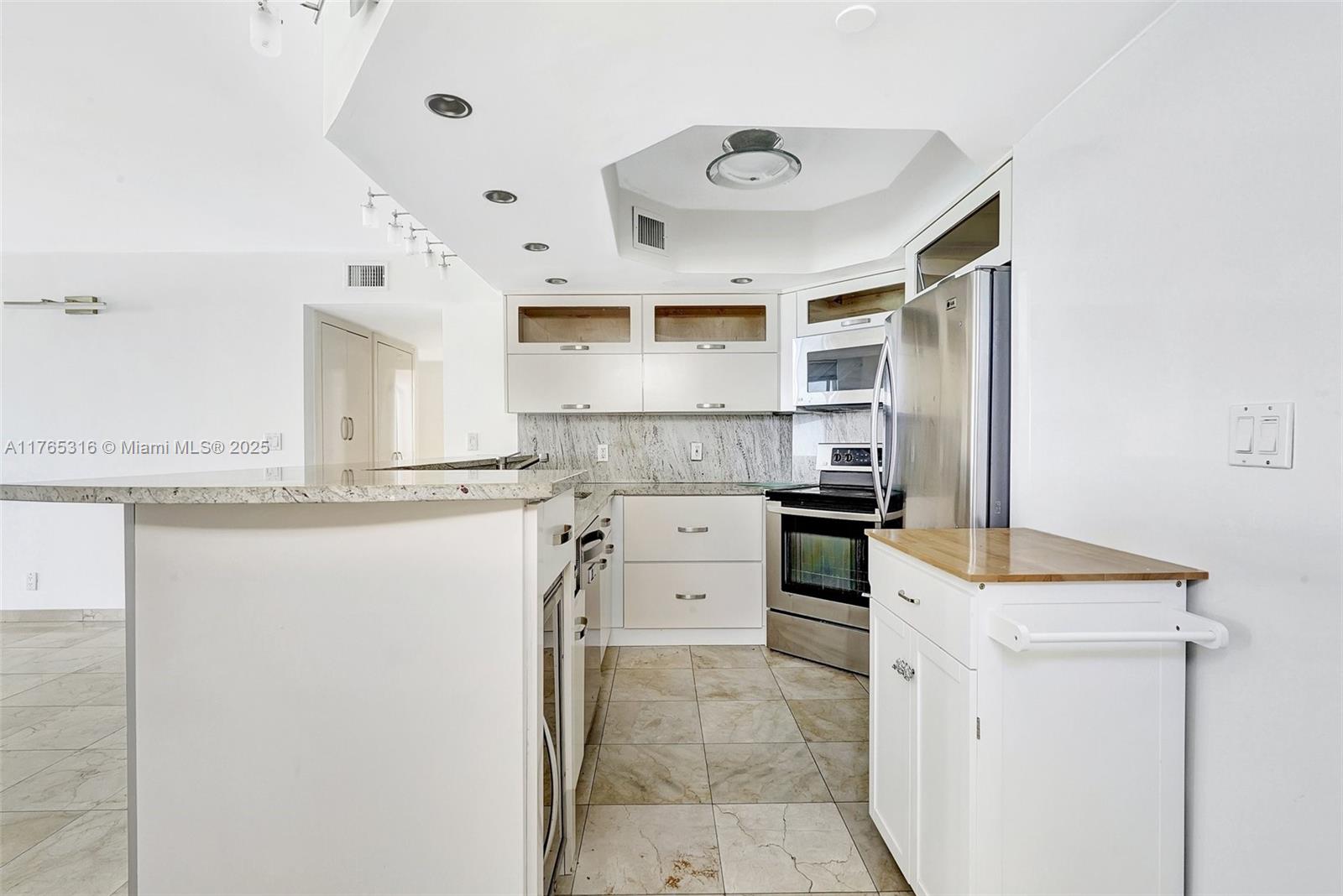 8911 Collins Ave # 605