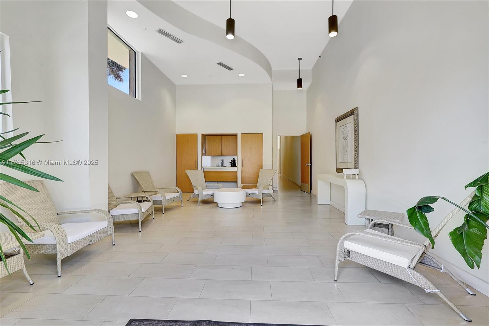 8911 Collins Ave # 605