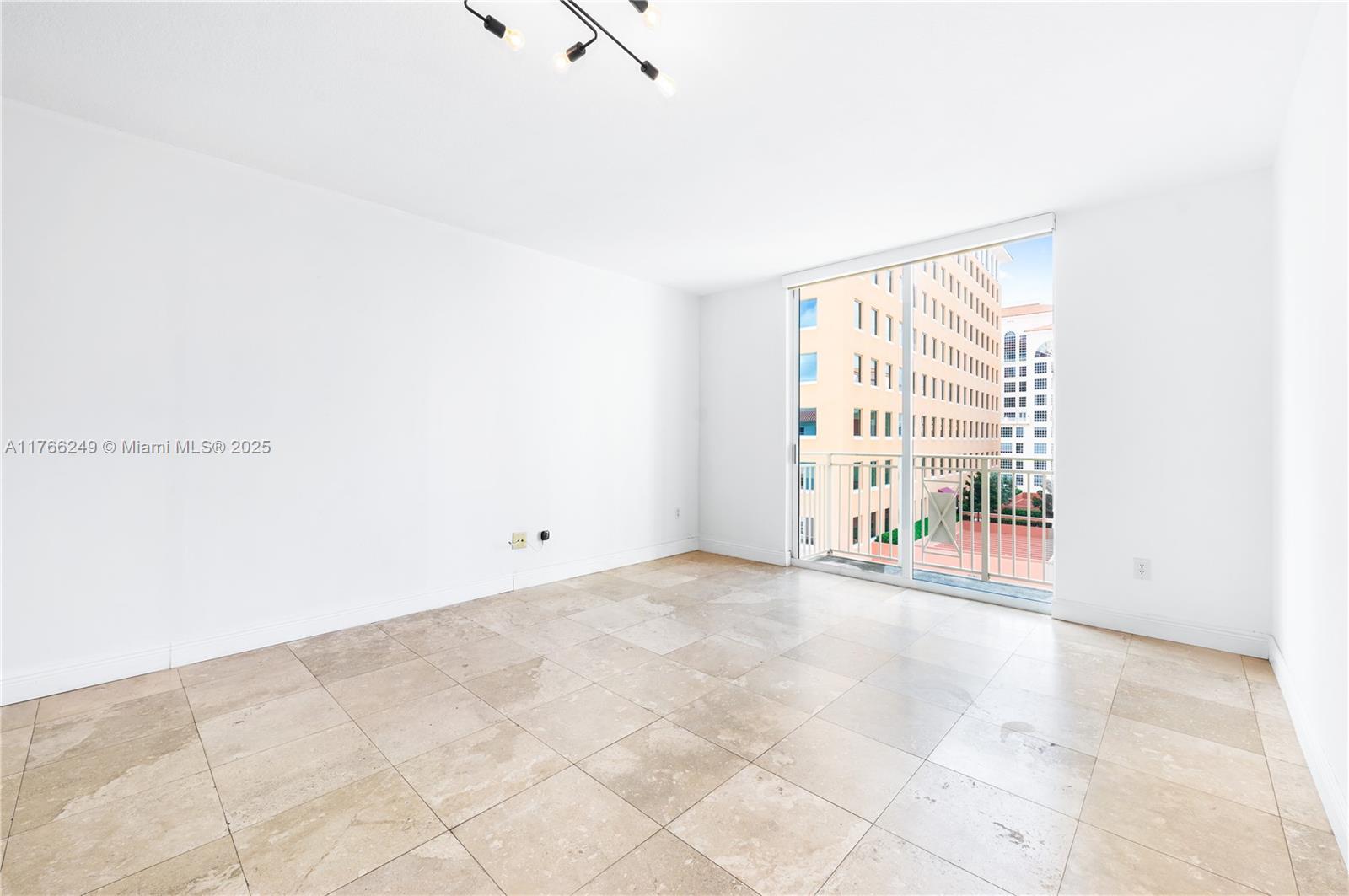 2030 S Douglas Rd # 807