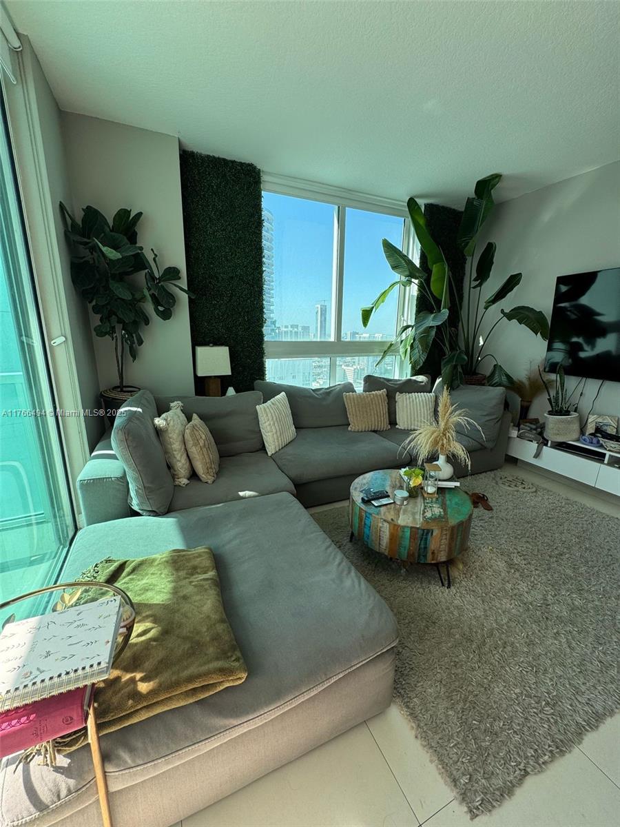 1900 N Bayshore Dr # 3903