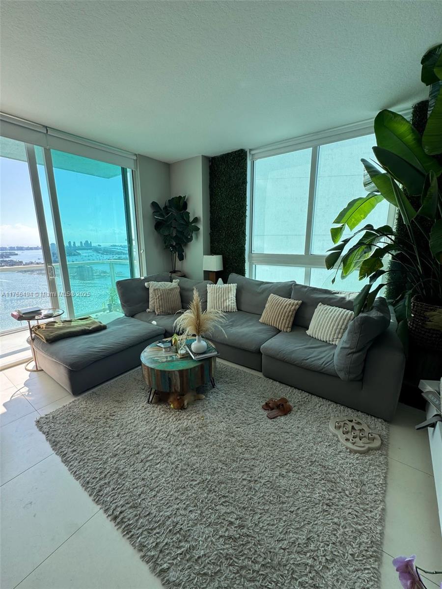 1900 N Bayshore Dr # 3903