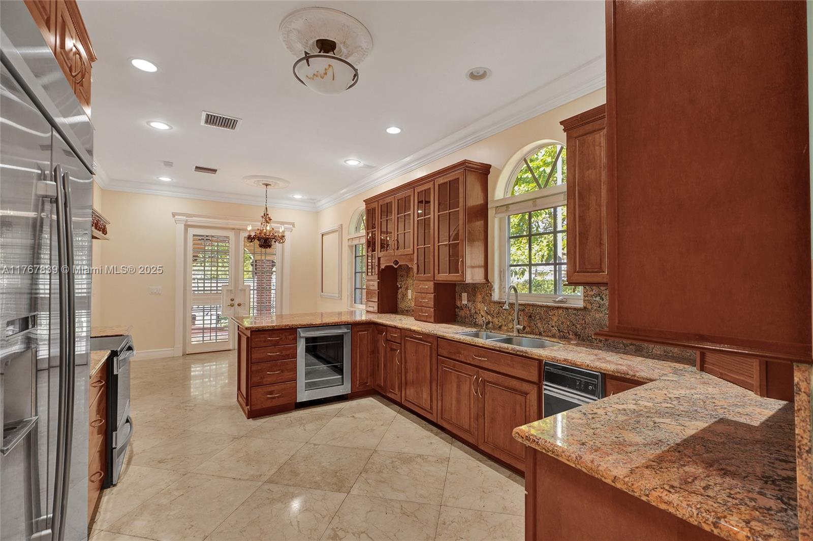450 Esplanade Dr