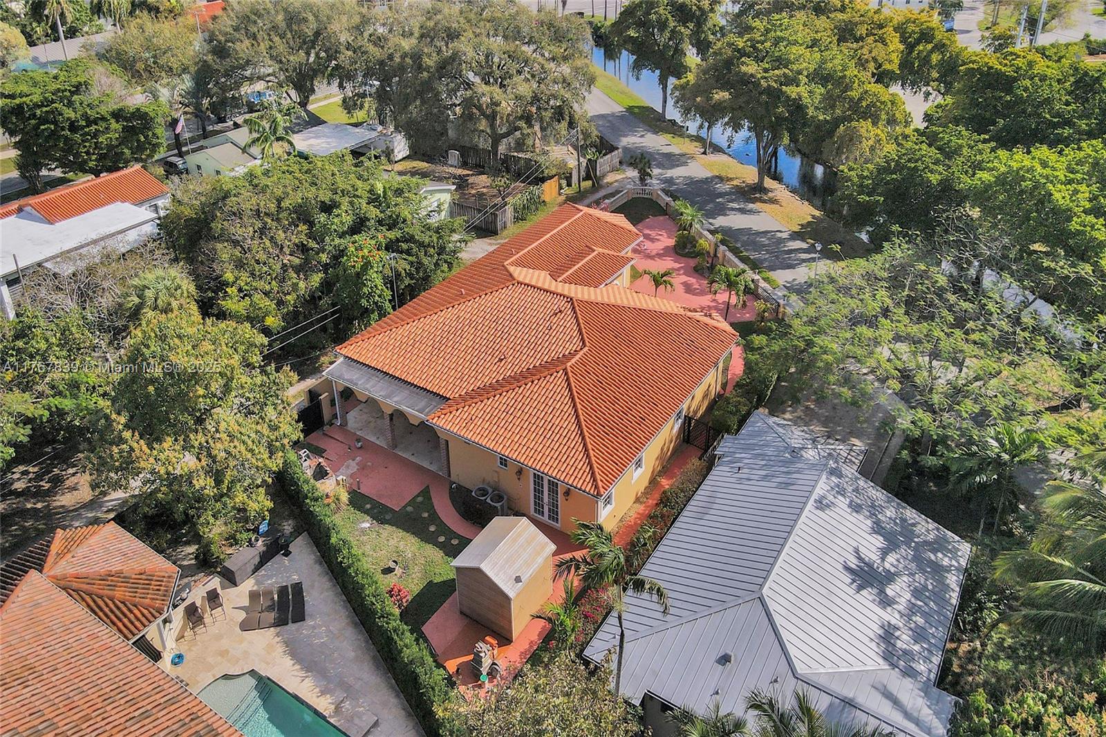 450 Esplanade Dr