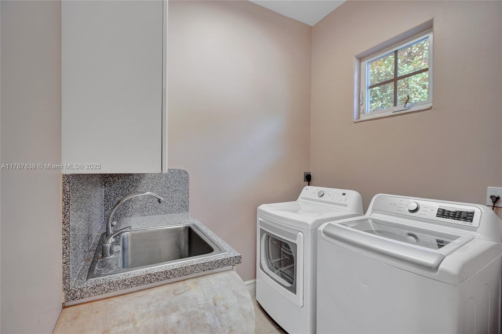 450 Esplanade Dr