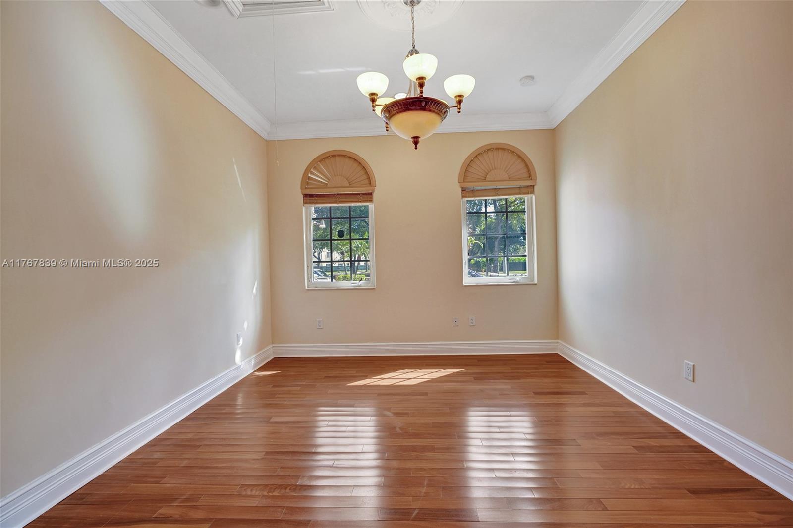 450 Esplanade Dr