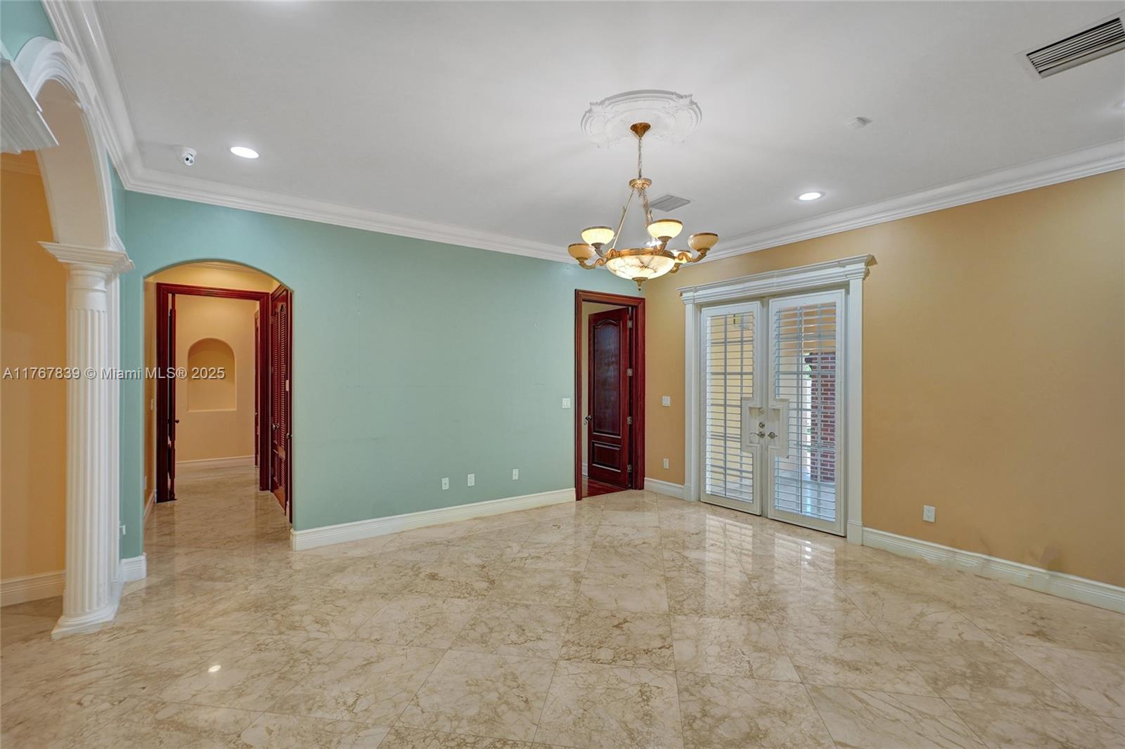 450 Esplanade Dr