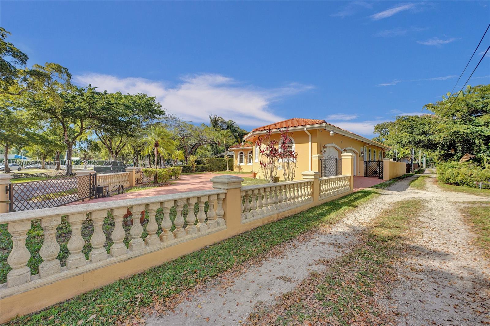 450 Esplanade Dr