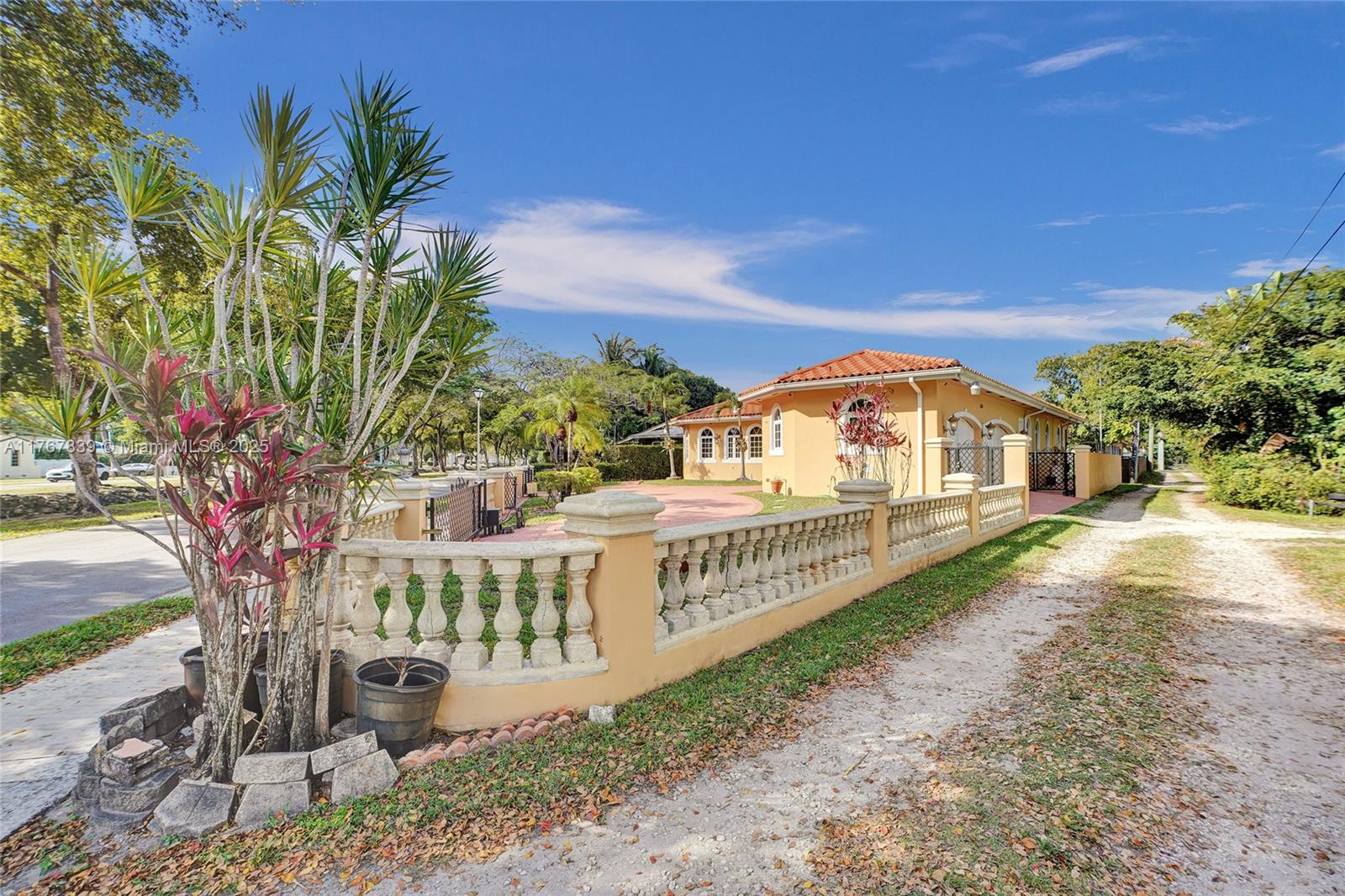 450 Esplanade Dr