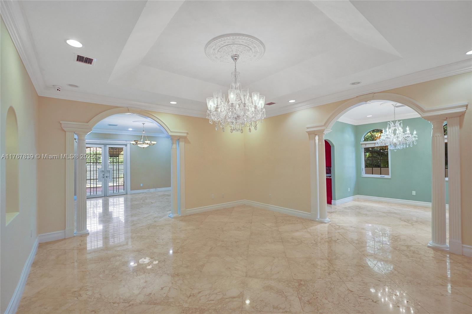 450 Esplanade Dr