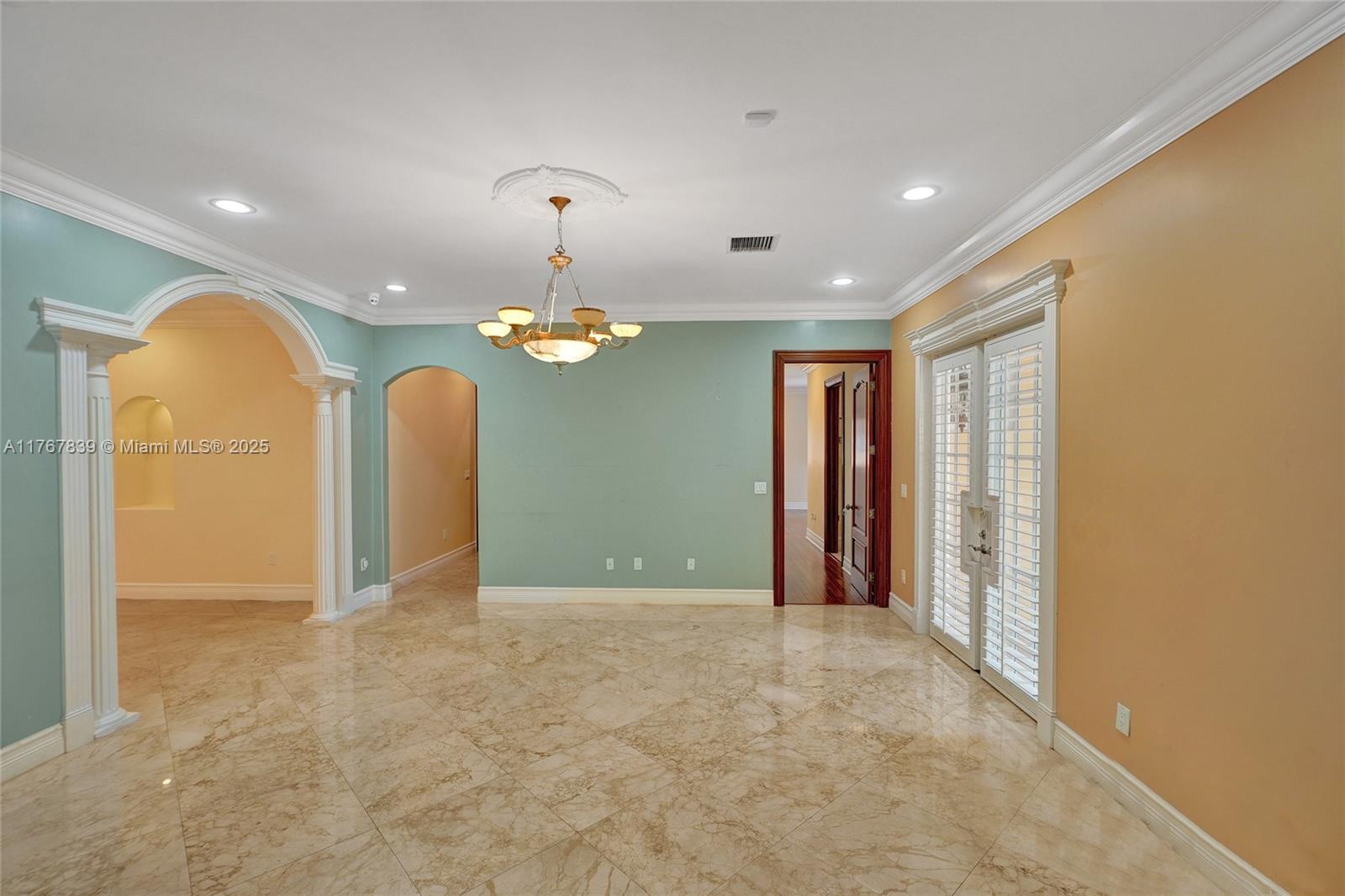 450 Esplanade Dr