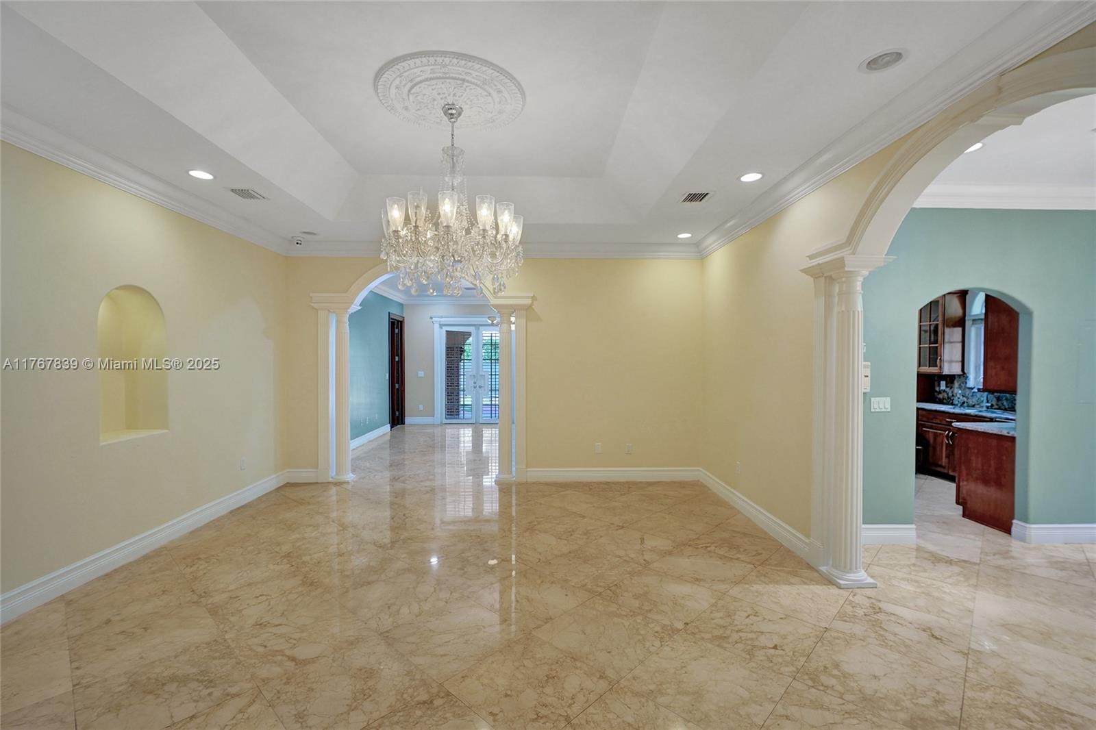 450 Esplanade Dr