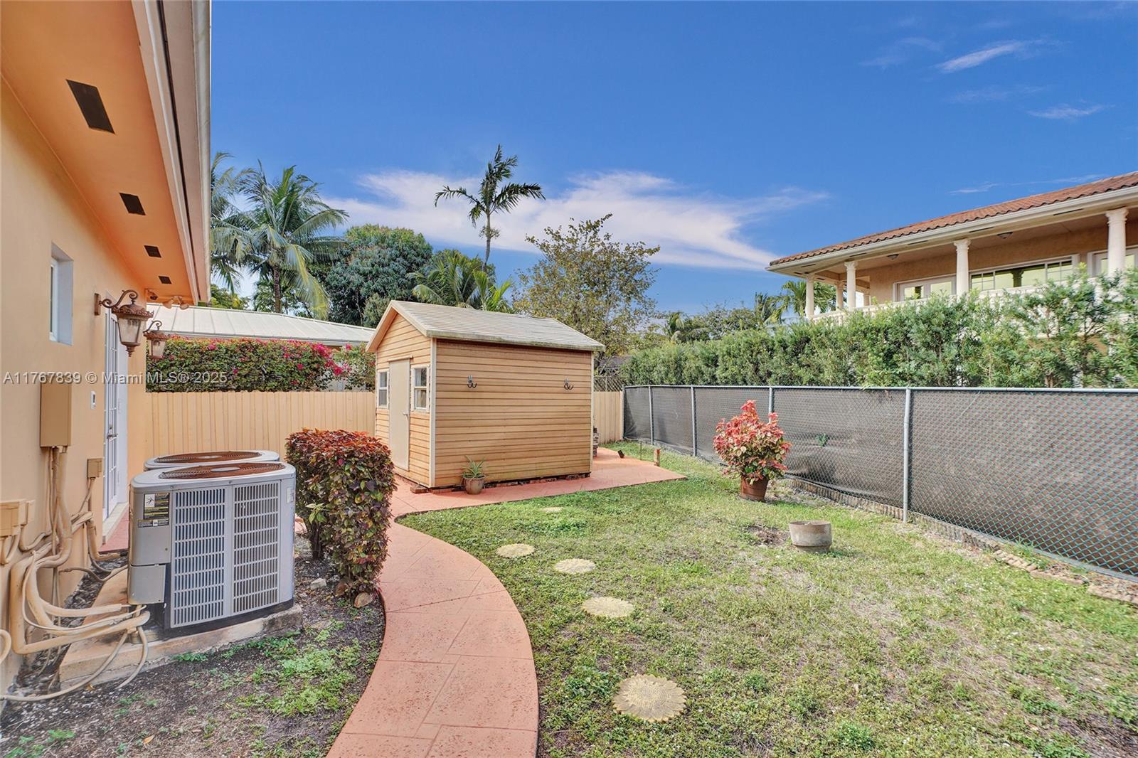 450 Esplanade Dr