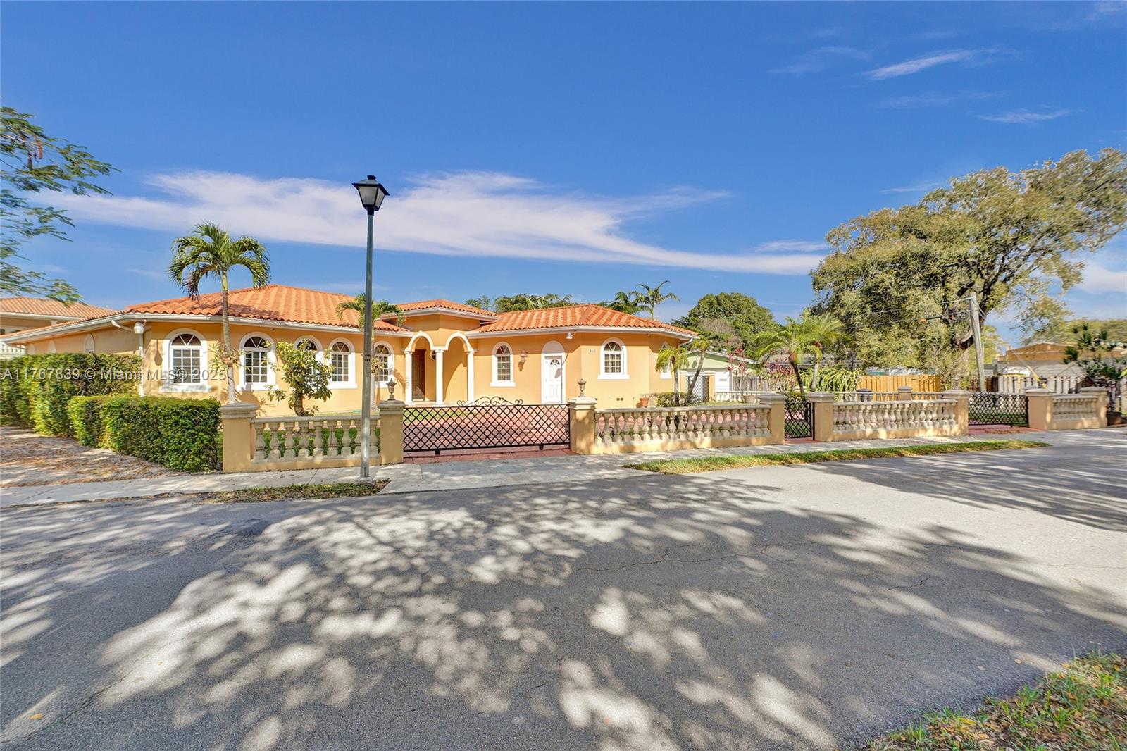 450 Esplanade Dr