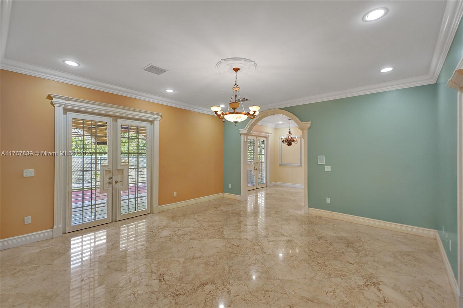 450 Esplanade Dr
